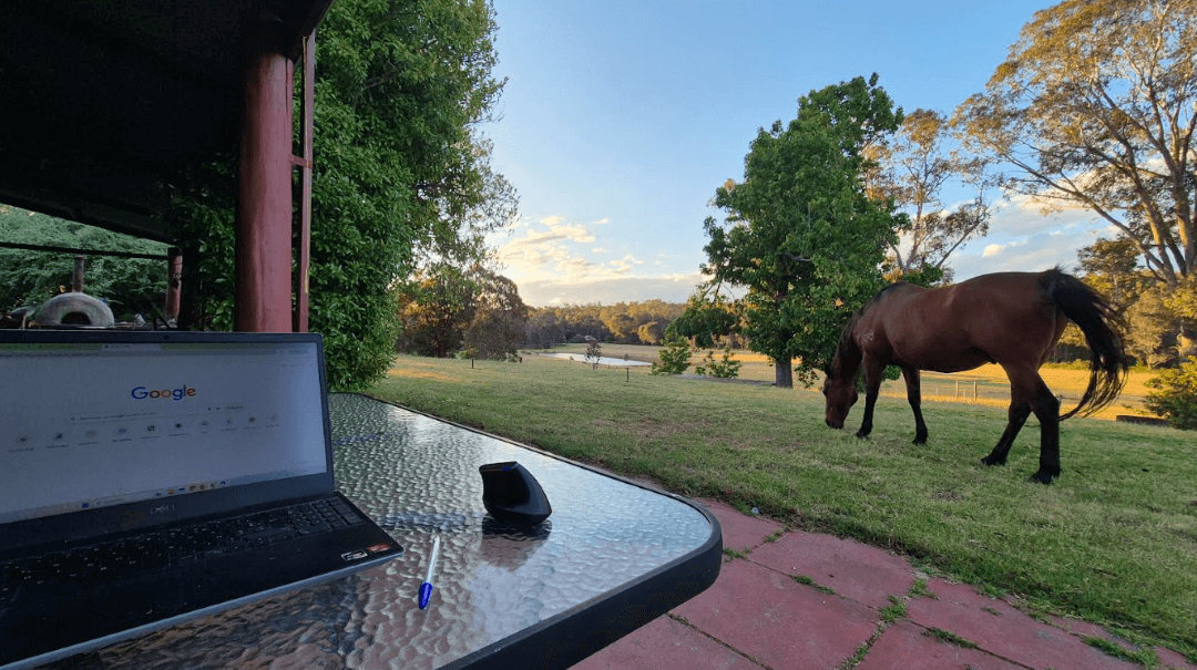 Bureau improvisé en télétravail en Australie